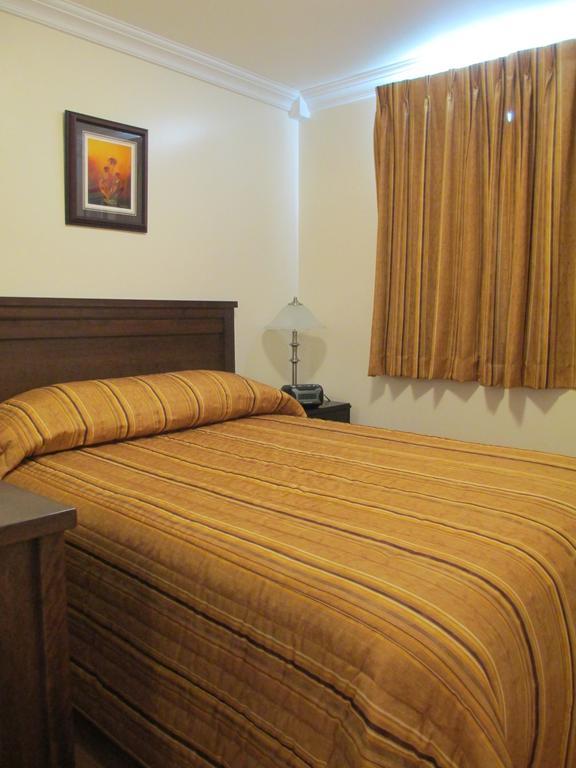Comerford'S Ocean View Suites Holyrood Szoba fotó