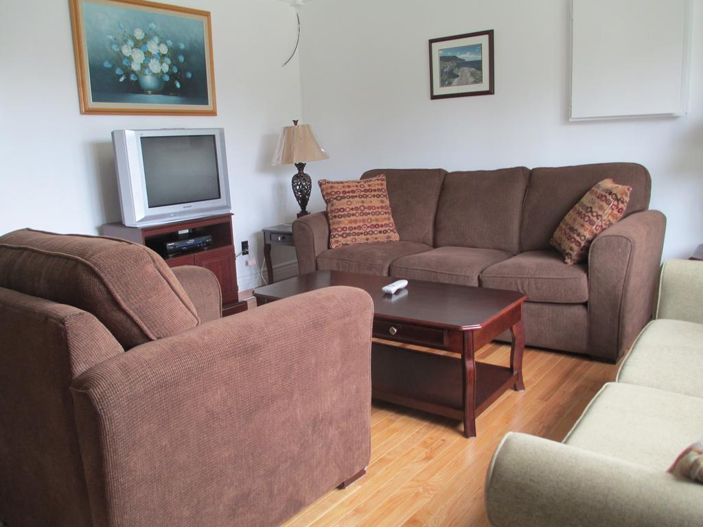 Comerford'S Ocean View Suites Holyrood Szoba fotó