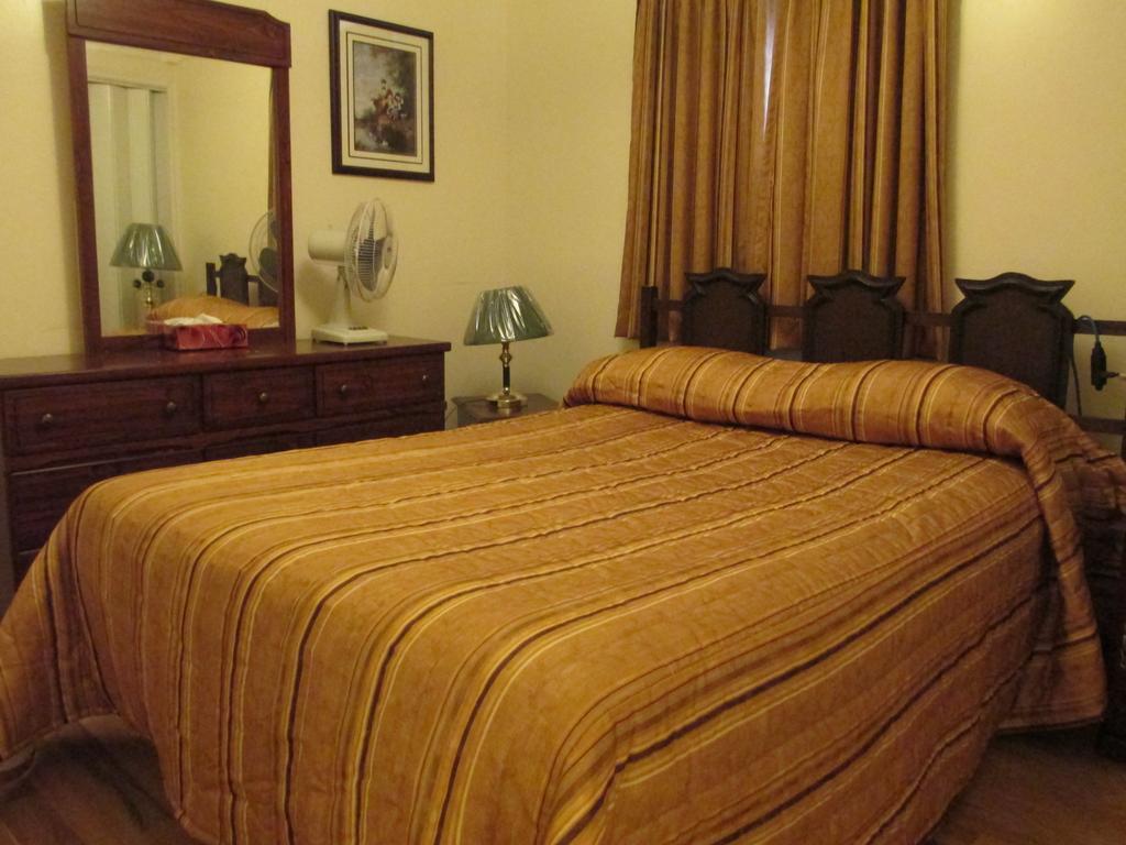 Comerford'S Ocean View Suites Holyrood Kültér fotó