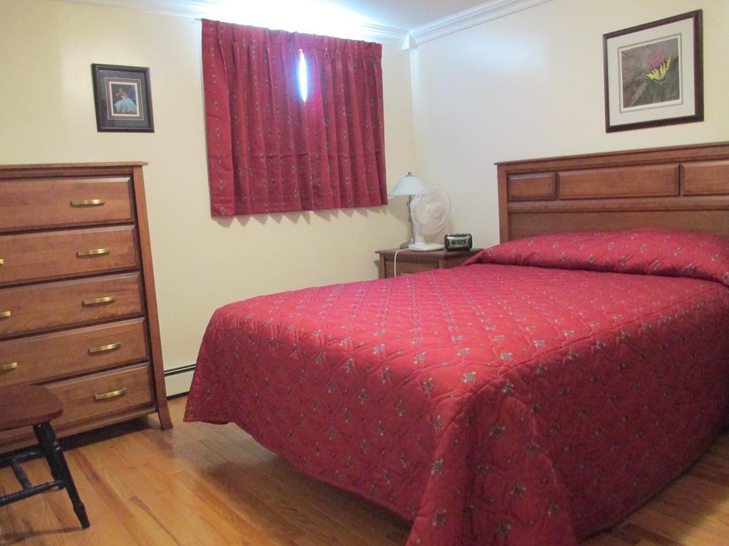 Comerford'S Ocean View Suites Holyrood Szoba fotó