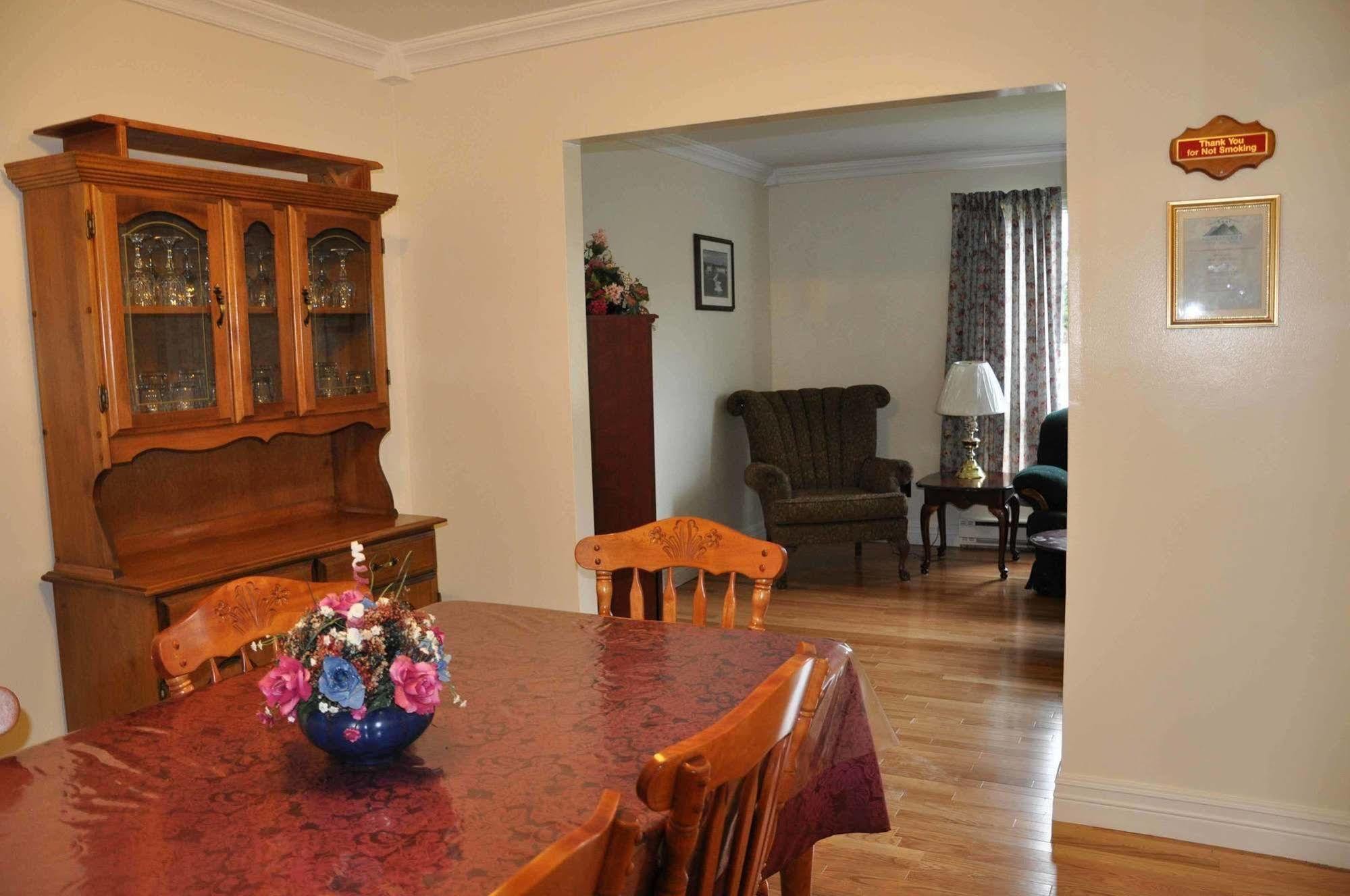 Comerford'S Ocean View Suites Holyrood Kültér fotó
